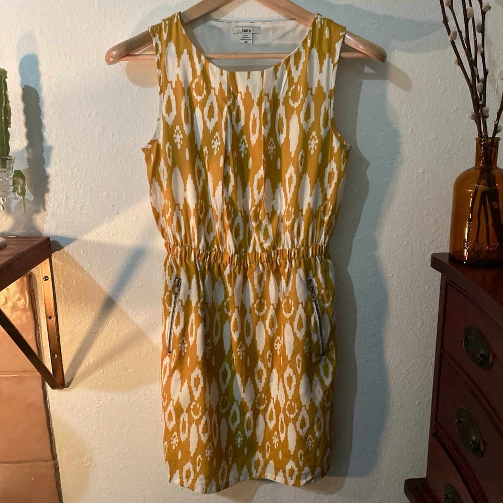 Bar III Multicolored Sheath Mini Dress with Sleeveless Design and Crew Neck